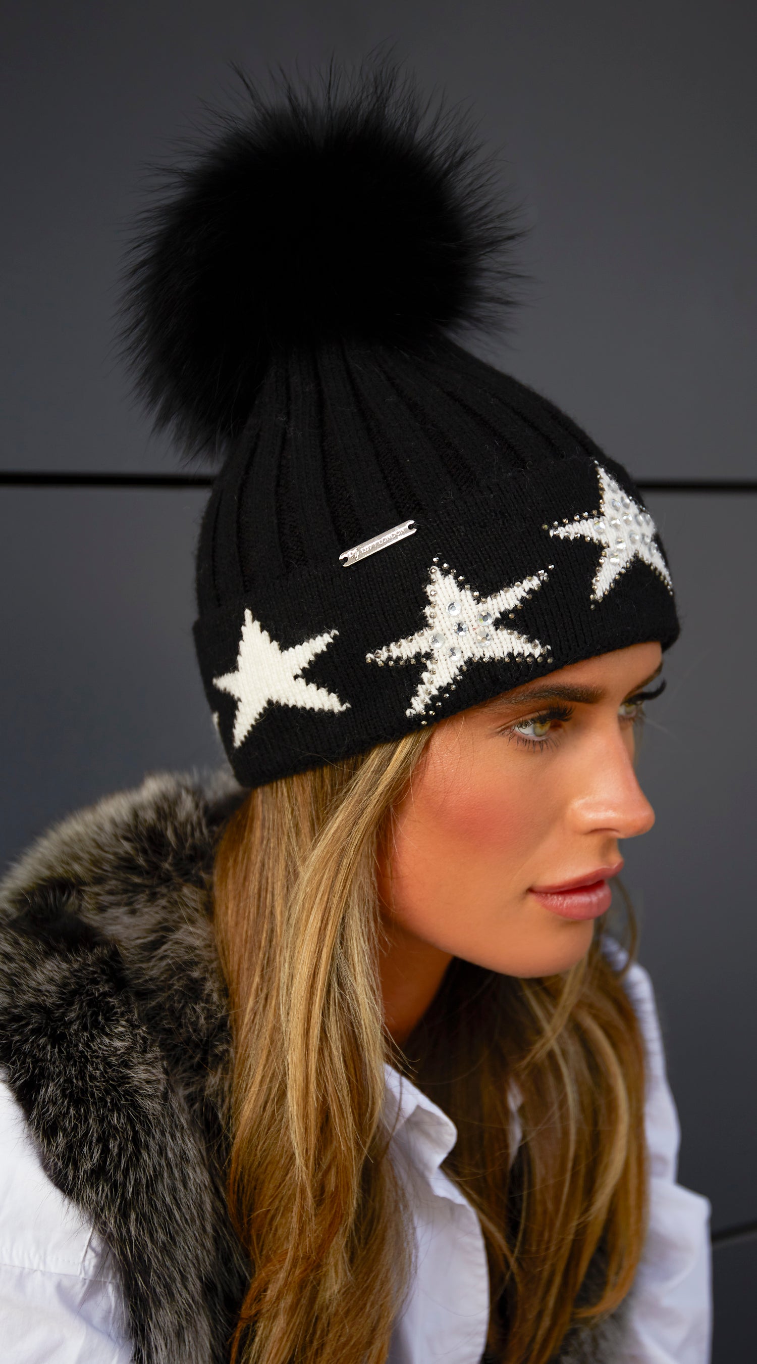 Phoenix Star Embellished Pom Pom Hat - Black